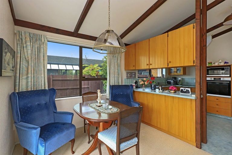 Photo of property in 2/30 Roskilda Crescent, Taradale, Napier, 4112