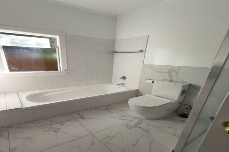 Photo of property in 1/22 Northumberland Avenue, Belmont, Auckland, 0622