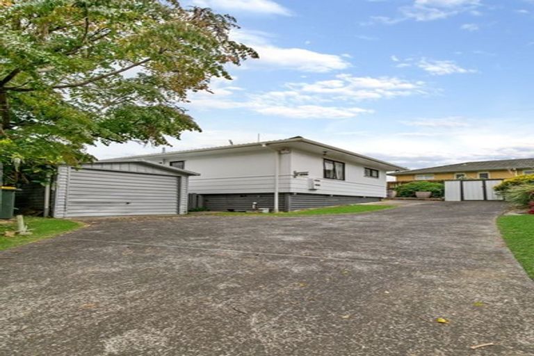 Photo of property in 2/23 Bernina Place, Weymouth, Auckland, 2103