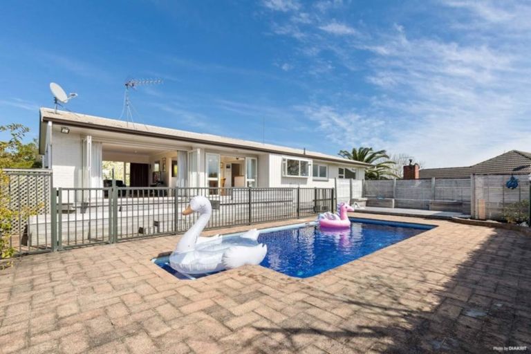 Photo of property in 3 Santa Rosa Terrace, Forrest Hill, Auckland, 0620