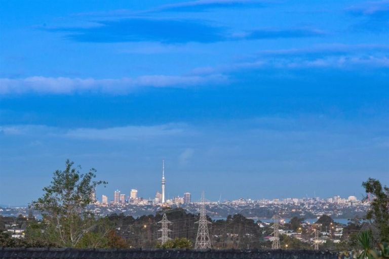 Photo of property in 19 Hartley Terrace, Massey, Auckland, 0614