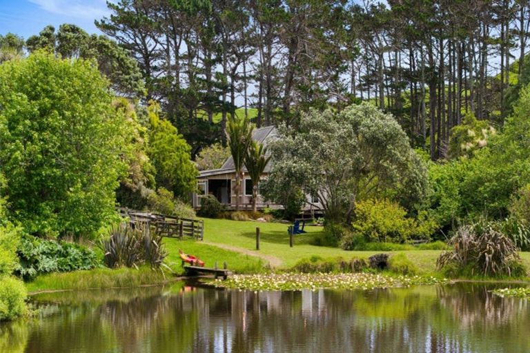 Photo of property in 2447 Port Waikato-waikaretu Road, Waikaretu, Tuakau, 2695