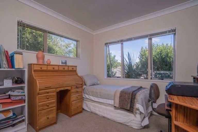 Photo of property in 21 Chieftain Rise, Goodwood Heights, Auckland, 2105