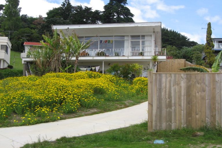 Photo of property in 51 De Luen Avenue, Tindalls Beach, Whangaparaoa, 0930