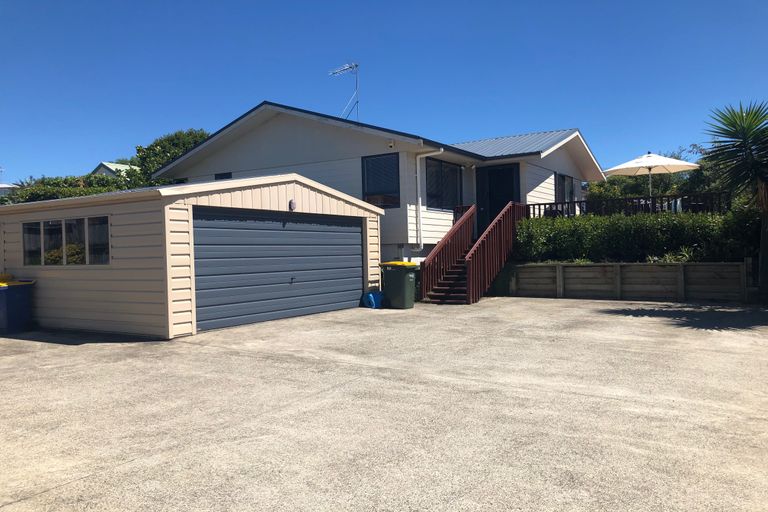Photo of property in 6a Japonica Drive, Beach Haven, Auckland, 0626