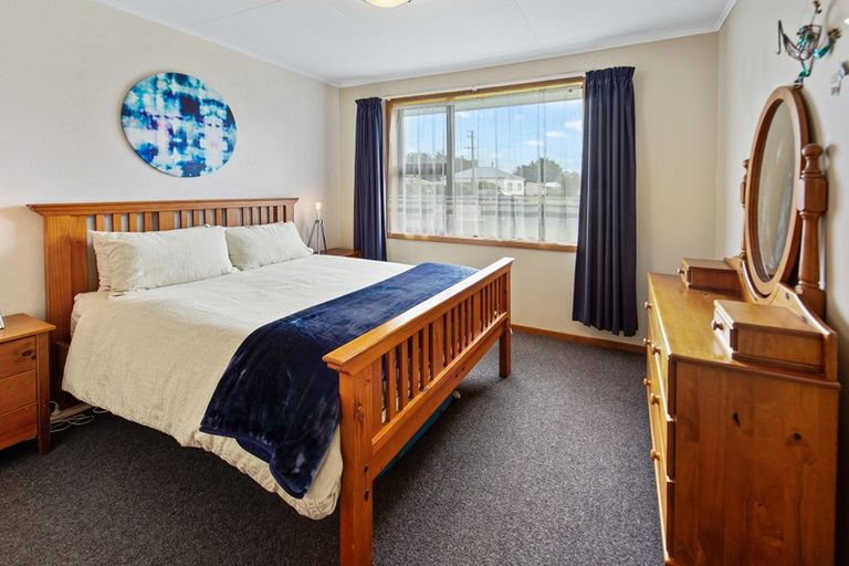 Photo of property in 47 Seaward Road, Edendale, 9825