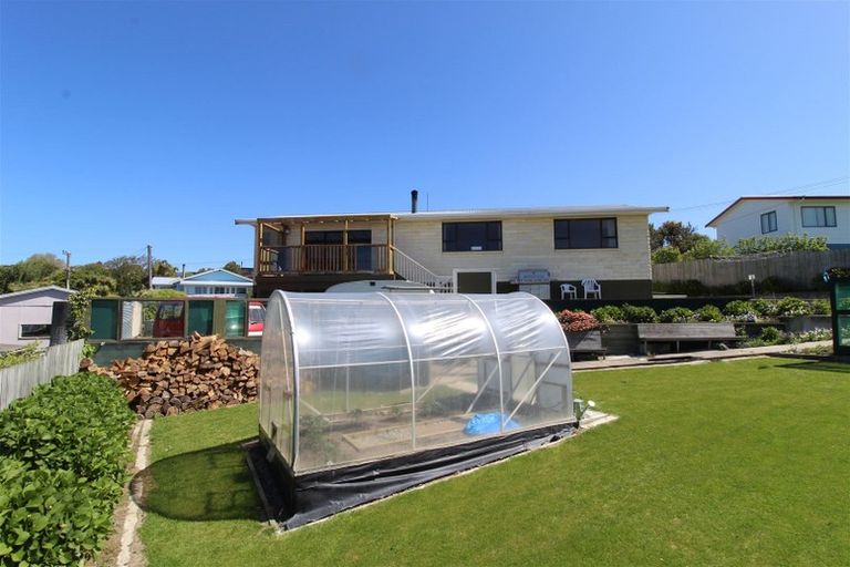 Photo of property in 16 Semple Street, Kakanui, Oamaru, 9495