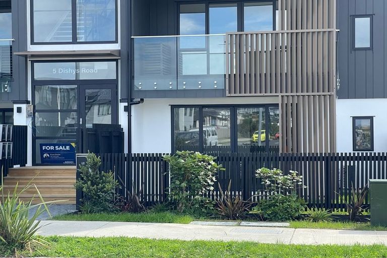 Photo of property in 1/5g Dishys Road, Flat Bush, Auckland, 2019