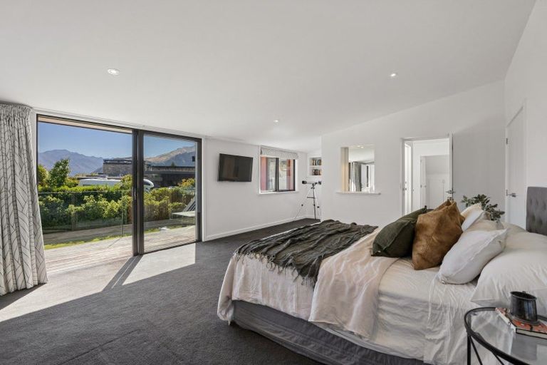Photo of property in 314 Beacon Point Road, Wanaka, 9305