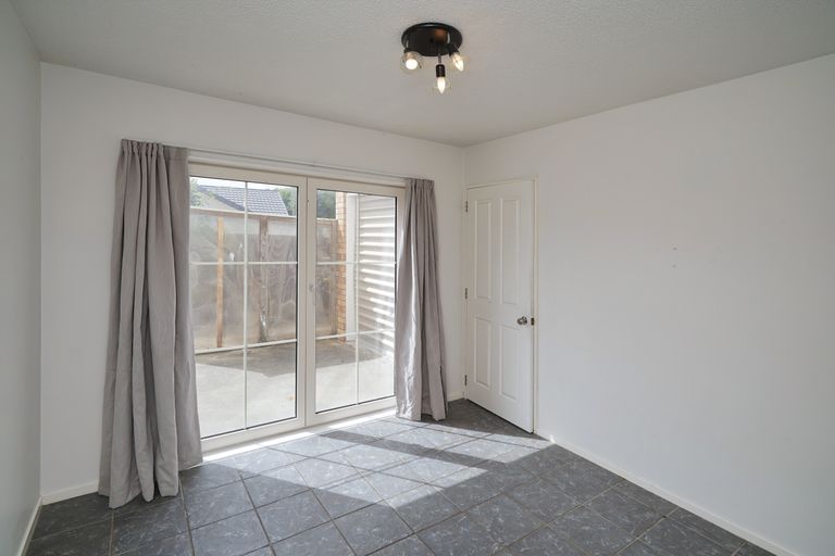 Photo of property in 35 Beauford Place, Parklands, Christchurch, 8083