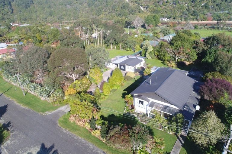 Photo of property in 20 Greenfield Street, Hector, 7822