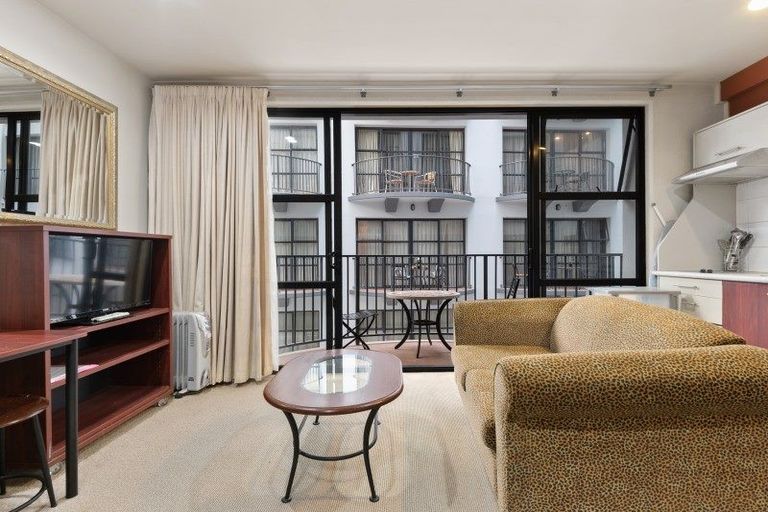 Photo of property in Atrium Apartments, 2h/154 The Terrace, Wellington Central, Wellington, 6011