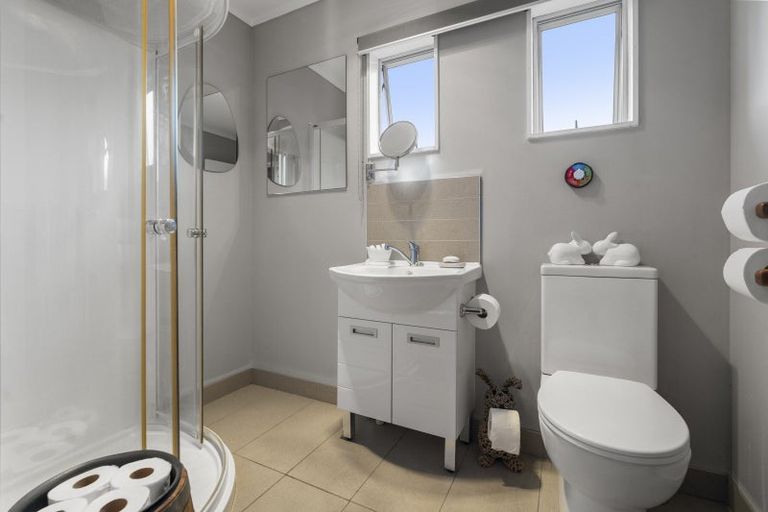 Photo of property in 2/46 Chippendale Crescent, Birkdale, Auckland, 0626