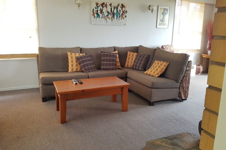 Photo of property in 78a Sunset Road, Unsworth Heights, Auckland, 0632