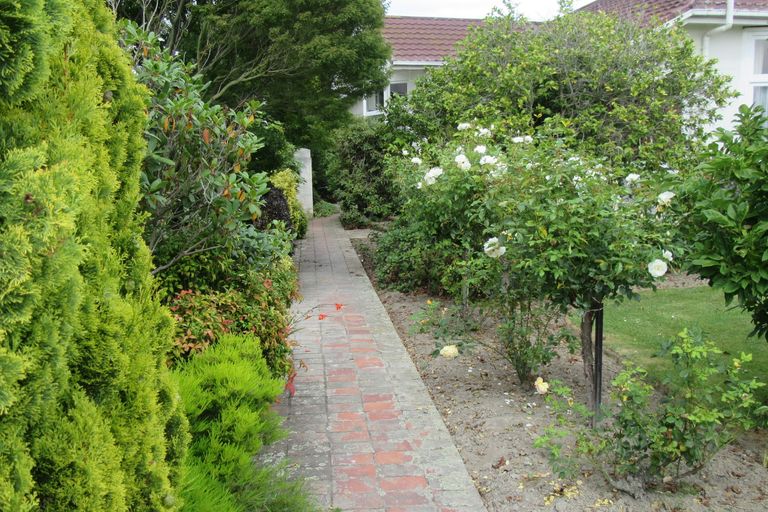 Photo of property in 33 Rhodes Street, Waimate, 7924