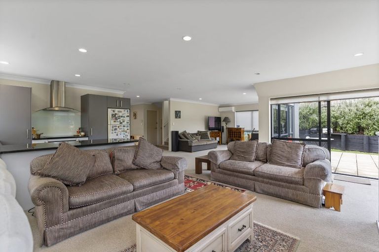 Photo of property in 28 Ina Ville Drive, Pukekohe, 2120