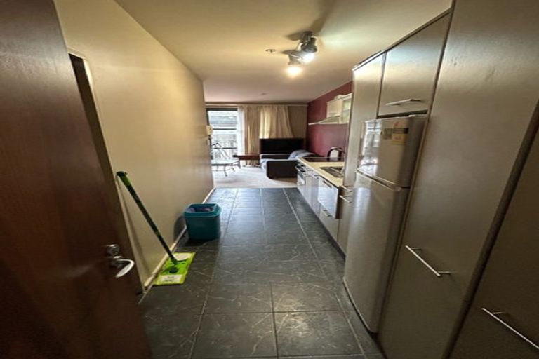 Photo of property in Atrium Towers, 1p/154 The Terrace, Wellington Central, Wellington, 6011