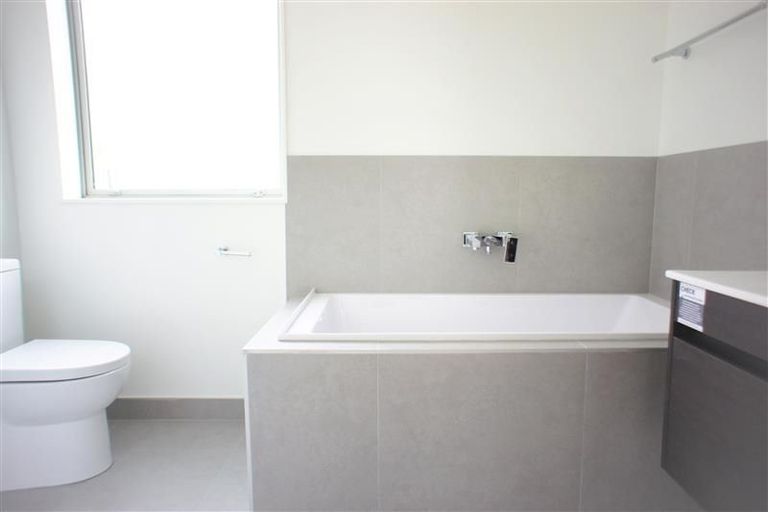 Photo of property in 3 Silvereye Road, Hobsonville, Auckland, 0616