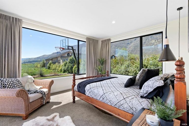 Photo of property in 8 Hovingham Court, Jacks Point, Queenstown, 9371