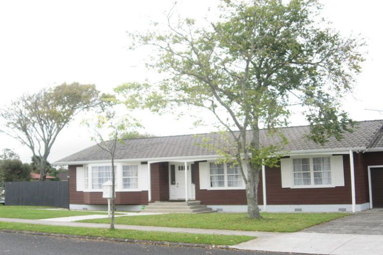 Photo of property in 2 Harford Place, Pakuranga Heights, Auckland, 2010
