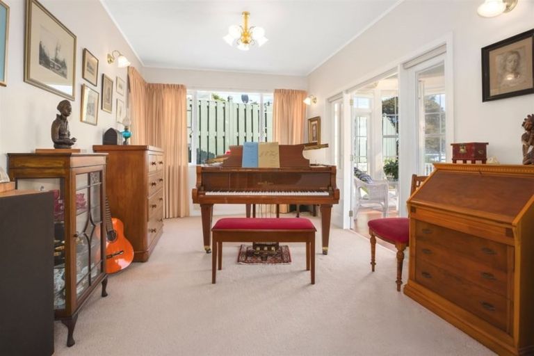 Photo of property in 5a Kahu Road, Paremata, Porirua, 5024