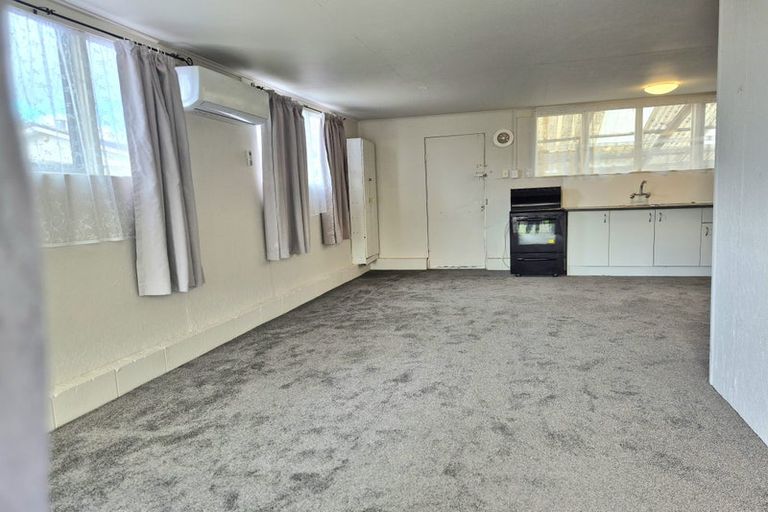 Photo of property in 8 Sabot Place, Massey, Auckland, 0614