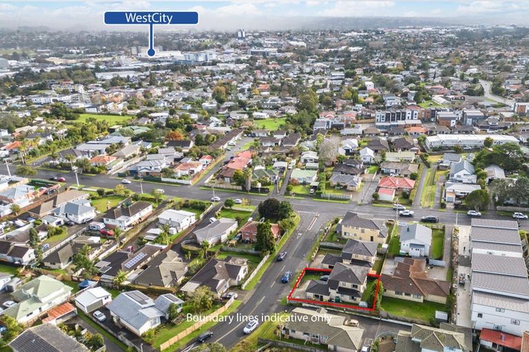 Photo of property in 93 Waitaki Street, Henderson, Auckland, 0612