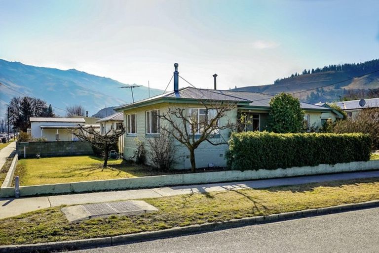 Photo of property in 10 Whitby Street, Clyde, 9330