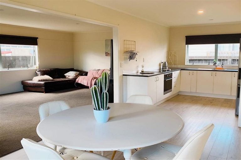 Photo of property in 11b Springs Road, Parakai, 0830