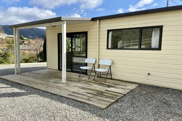 Photo of property in 25 Seaview Crescent, Picton, 7220