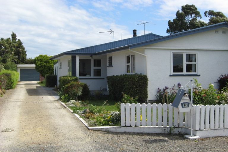 Photo of property in 10 Gilbert Street, Amberley, 7410