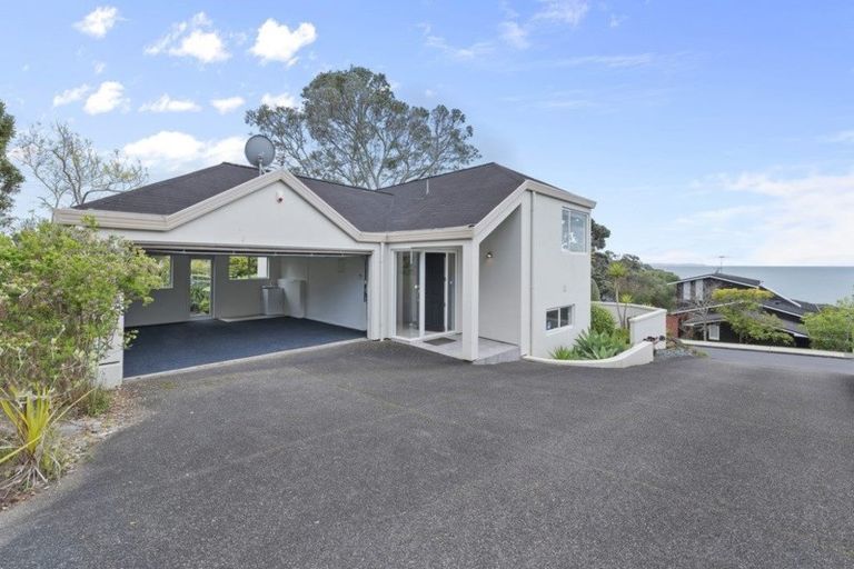 Photo of property in 1/14 Bournemouth Terrace, Murrays Bay, Auckland, 0630