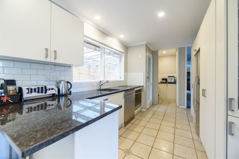 Photo of property in 23 Malters Place, Browns Bay, Auckland, 0630