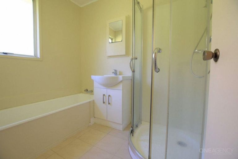 Photo of property in 11 Mile Place, Henderson, Auckland, 0612