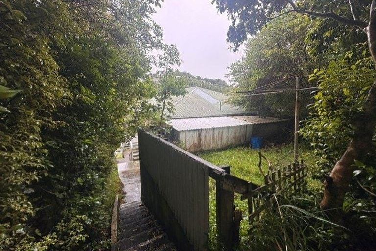 Photo of property in 88 Newlands Road, Newlands, Wellington, 6037