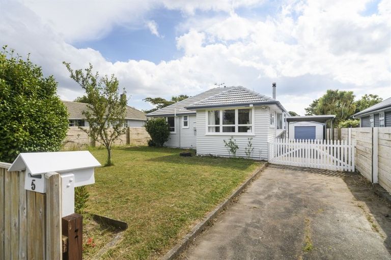 Photo of property in 5 Tilbury Avenue, Hokowhitu, Palmerston North, 4410