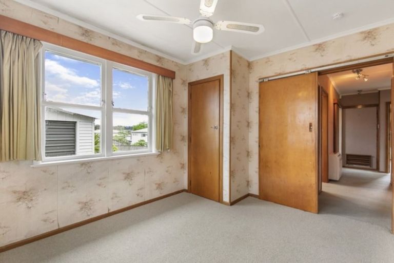 Photo of property in 14 Fairclough Road, Beach Haven, Auckland, 0626