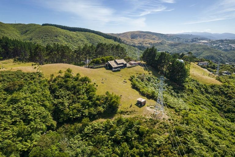 Photo of property in 95 Sweetacres Drive, Belmont, Lower Hutt, 5010