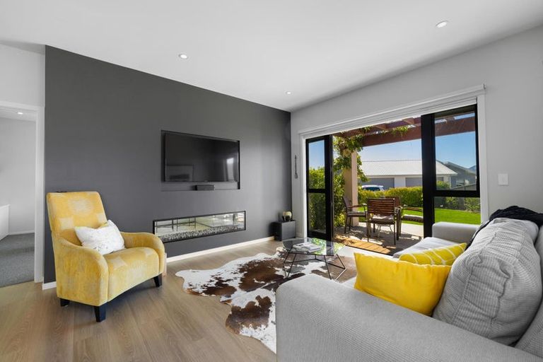 Photo of property in 11 Marbleleaf Lane, Albert Town, Wanaka, 9305