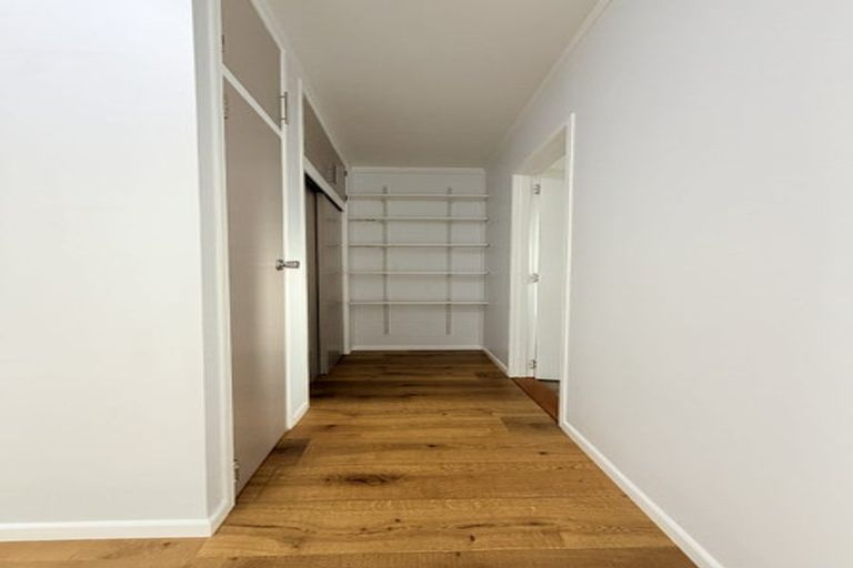 Photo of property in 62 Manhattan Heights, Glendene, Auckland, 0602