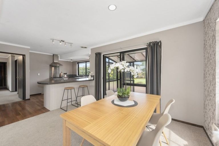 Photo of property in 6 Houhere Place, Pukete, Hamilton, 3200