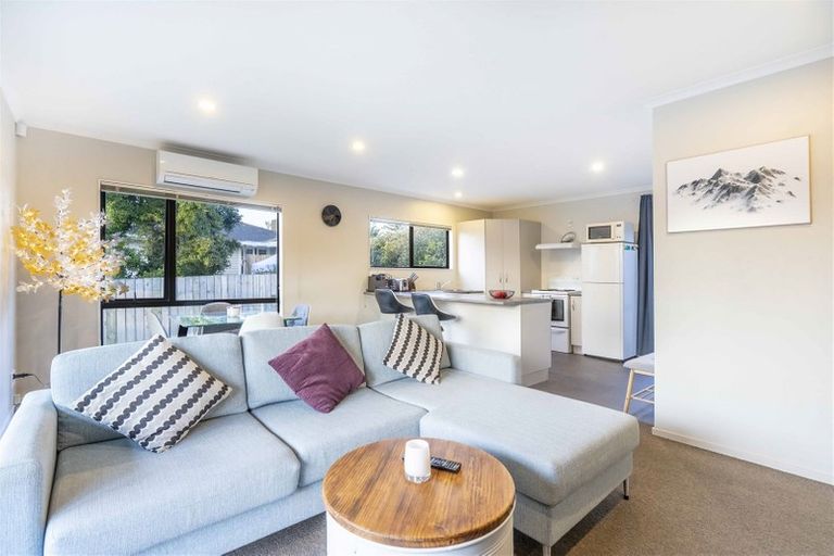 Photo of property in 25a Dawnhaven Drive, Te Atatu Peninsula, Auckland, 0610