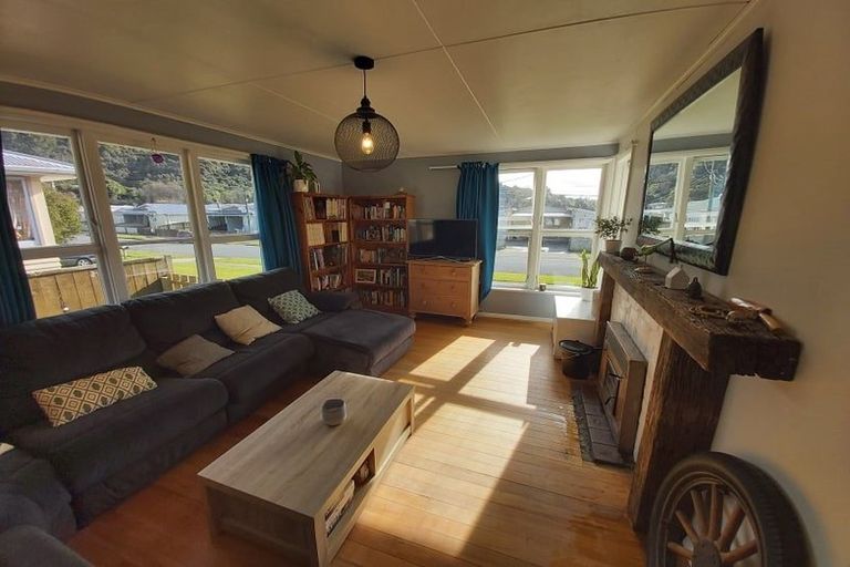 Photo of property in 23 Delaney Drive, Stokes Valley, Lower Hutt, 5019