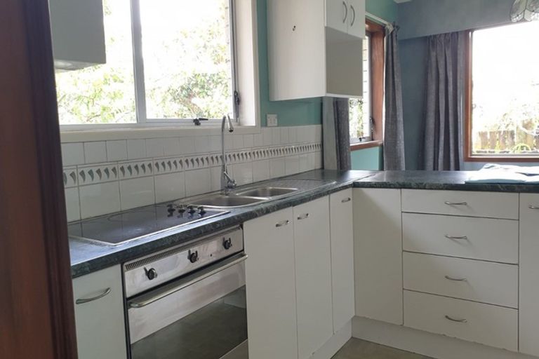 Photo of property in 5 St Catherine Crescent, West Harbour, Auckland, 0618