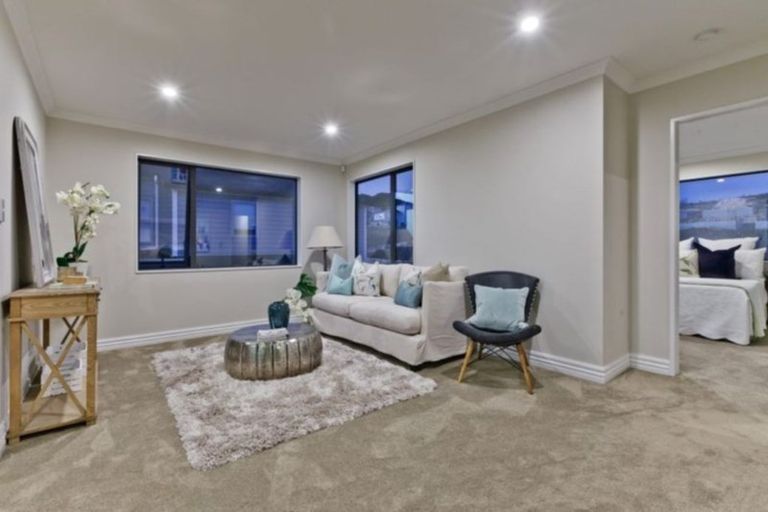 Photo of property in 5 Tawa Place, Orewa, 0931