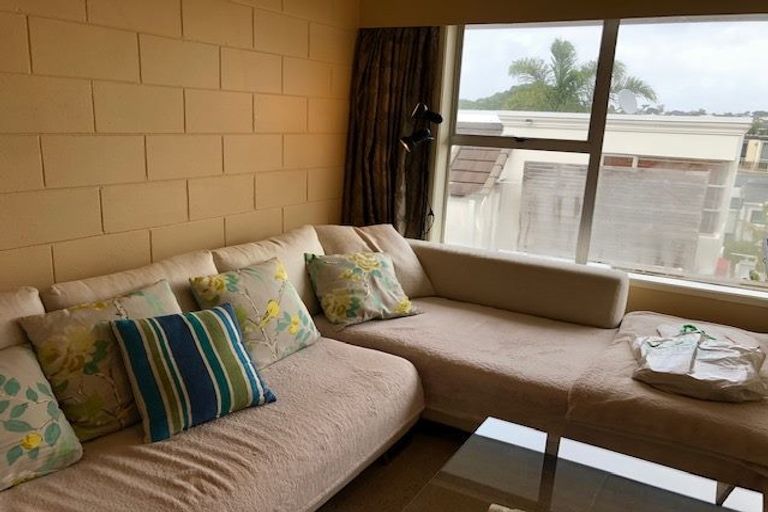 Photo of property in 2/16 Beach Road, Castor Bay, Auckland, 0620