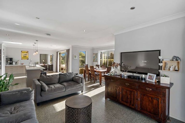 Photo of property in 28 Linkwater Way, Parklands, Christchurch, 8083