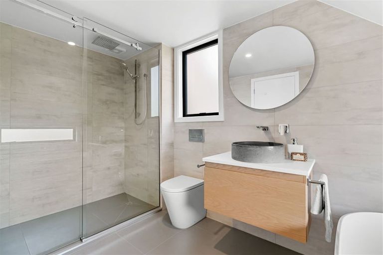 Photo of property in 19 Osmond Lane, Mount Pleasant, Christchurch, 8081