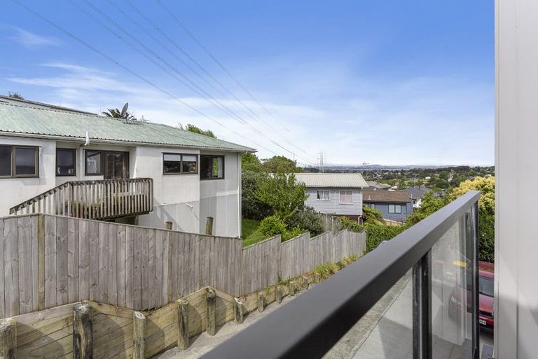 Photo of property in 21c Cherry Tree Place, Massey, Auckland, 0614