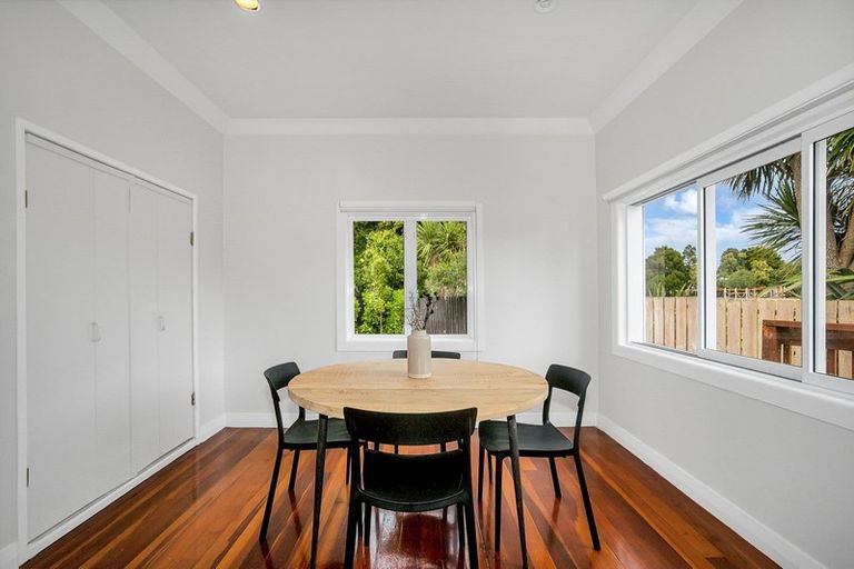 Photo of property in 36a Hereford Street, Te Atatu Peninsula, Auckland, 0610